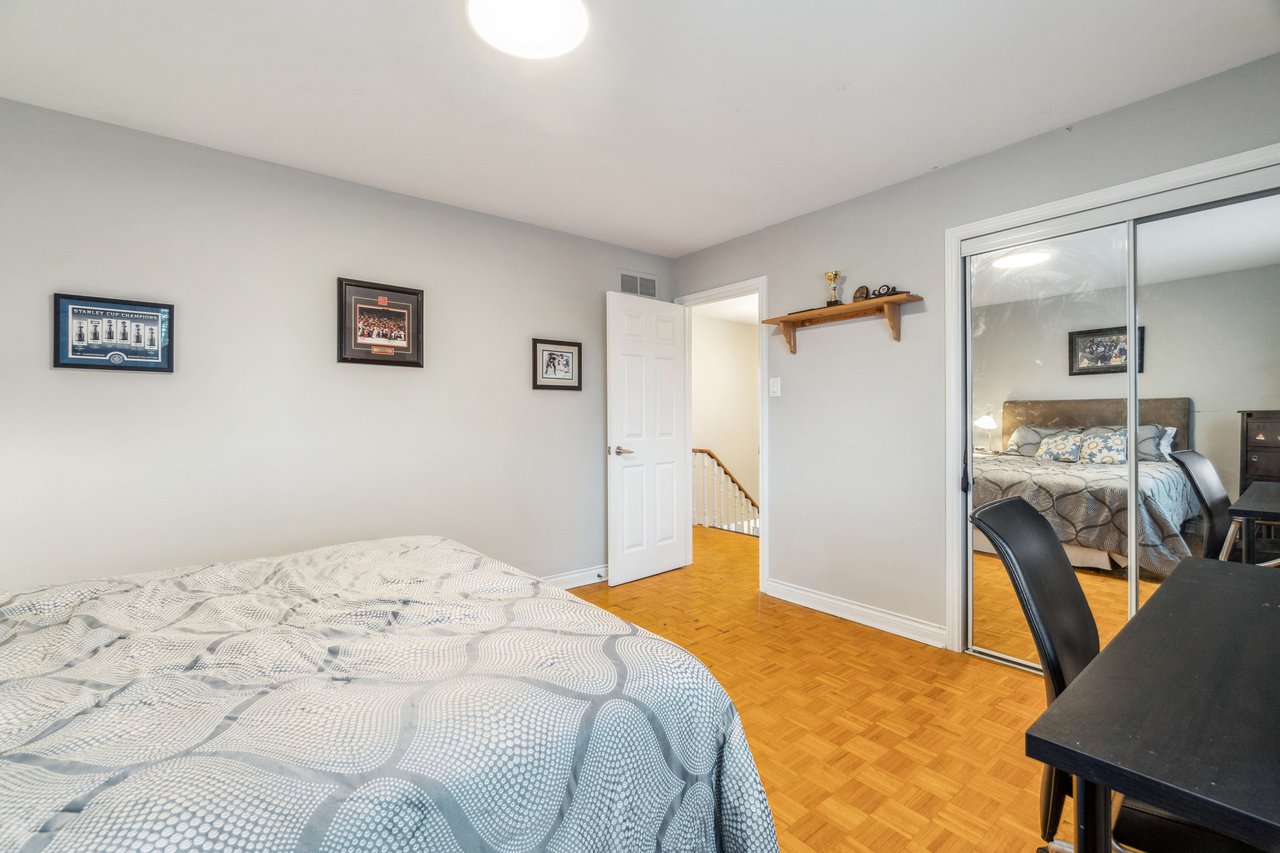 4 Bedroom Home located on a Quiet Court backing onto Greenspace