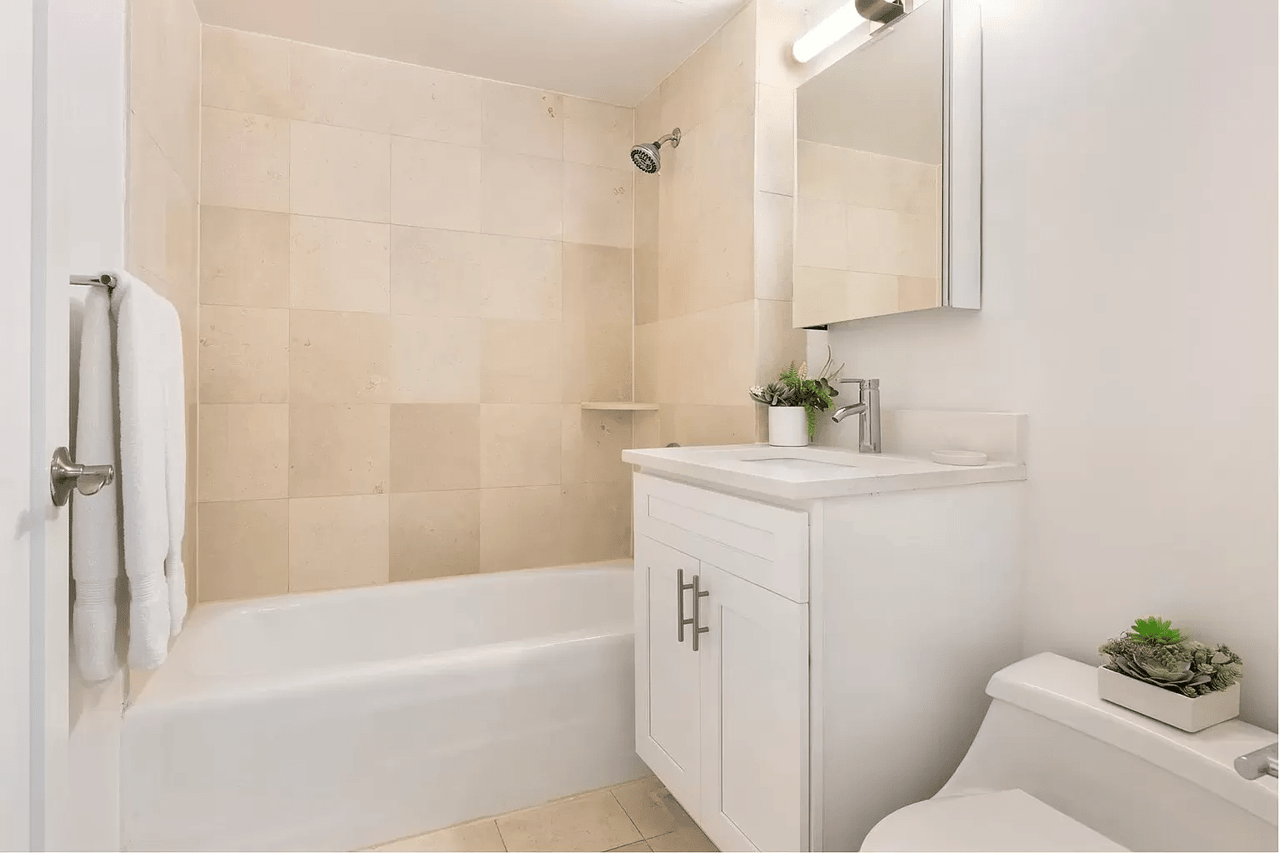 308 E 38th Street Unit: 14E