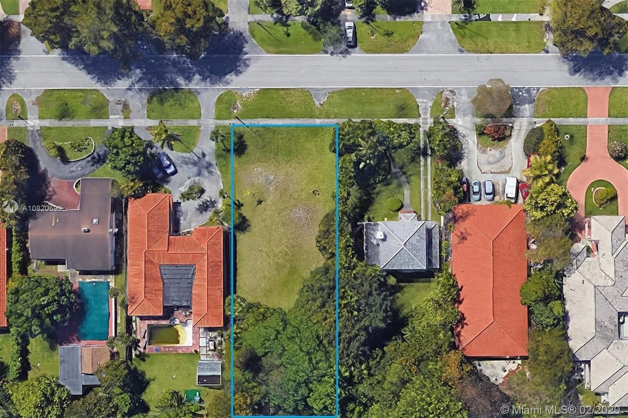 81 S ROYAL POINCIANA BLVD