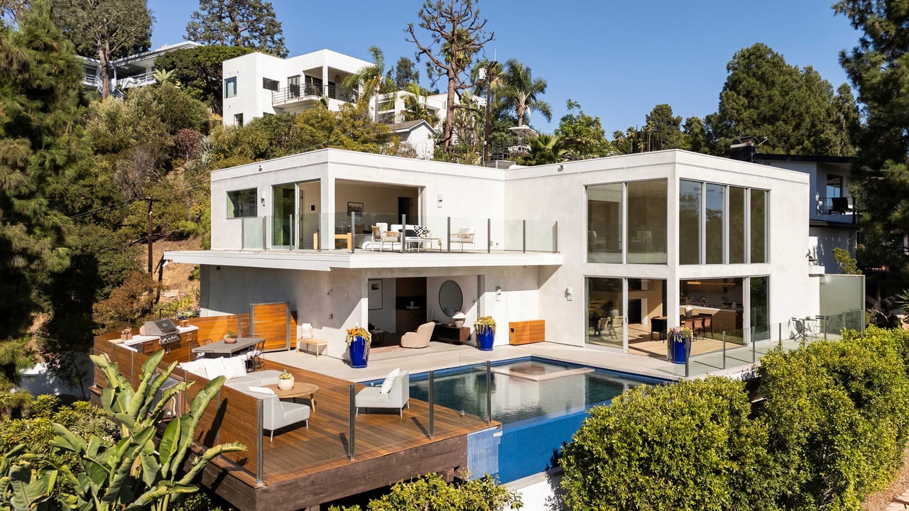  $5.99M Modern Luxury Home Nestled in a Los Angeles Celebrity Enclave