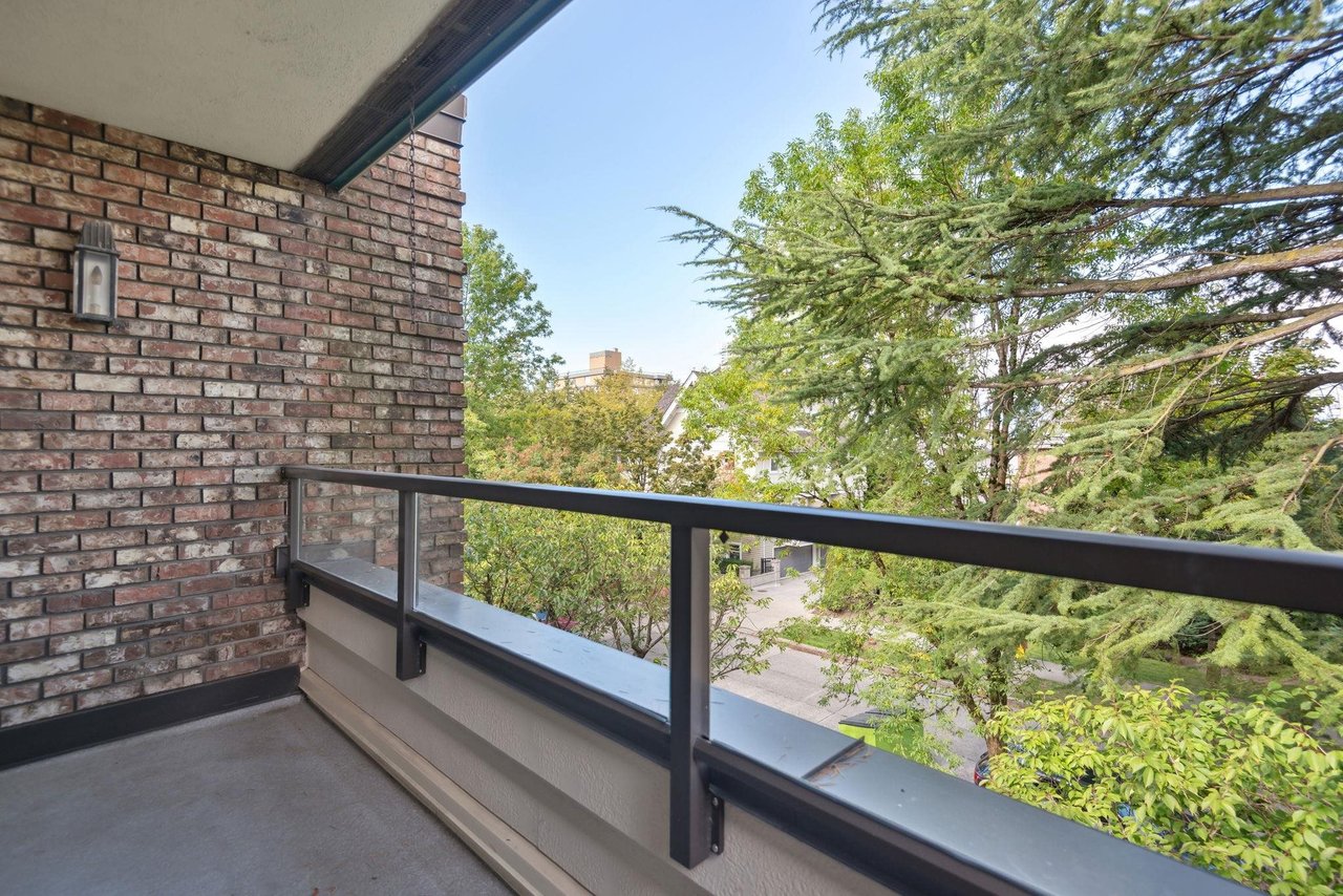303-1266 W 13th Ave