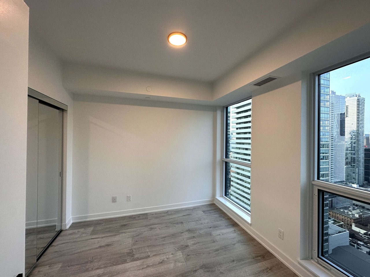 327 King St W, Unit 3601