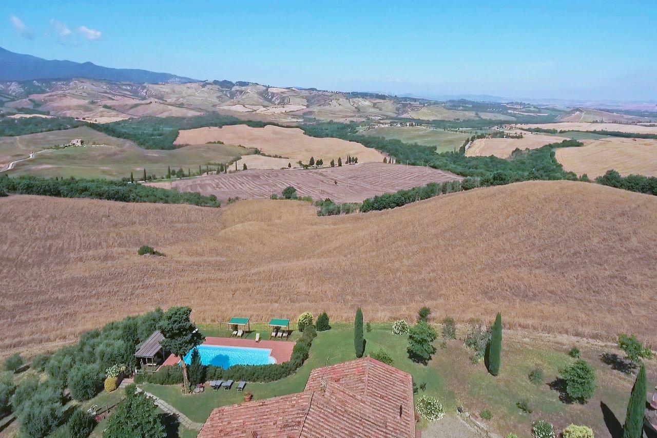 TENUTA IL GRANO “Charming Panoramic Farmhouse For Sale in Val d'Orcia”