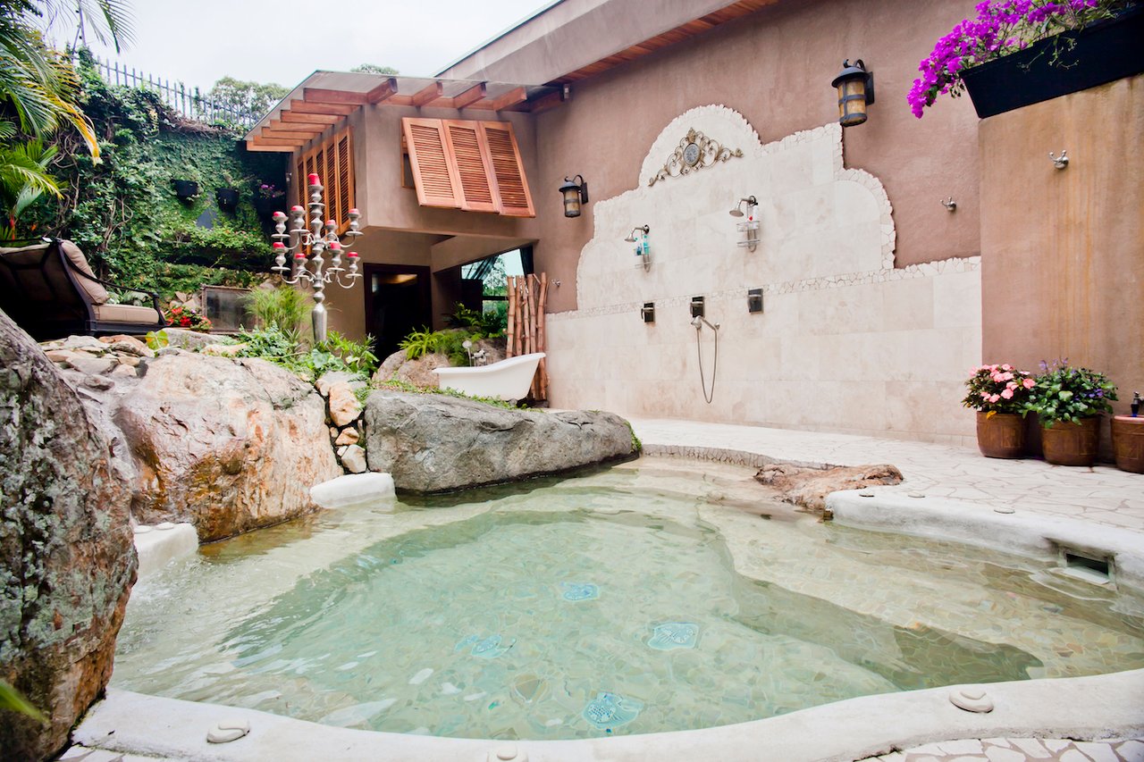 Private Secure Garden Estate, Escazu, San Jose