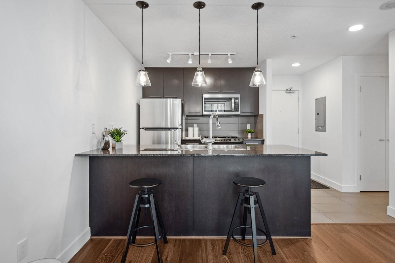 1406-2979 Glen Dr