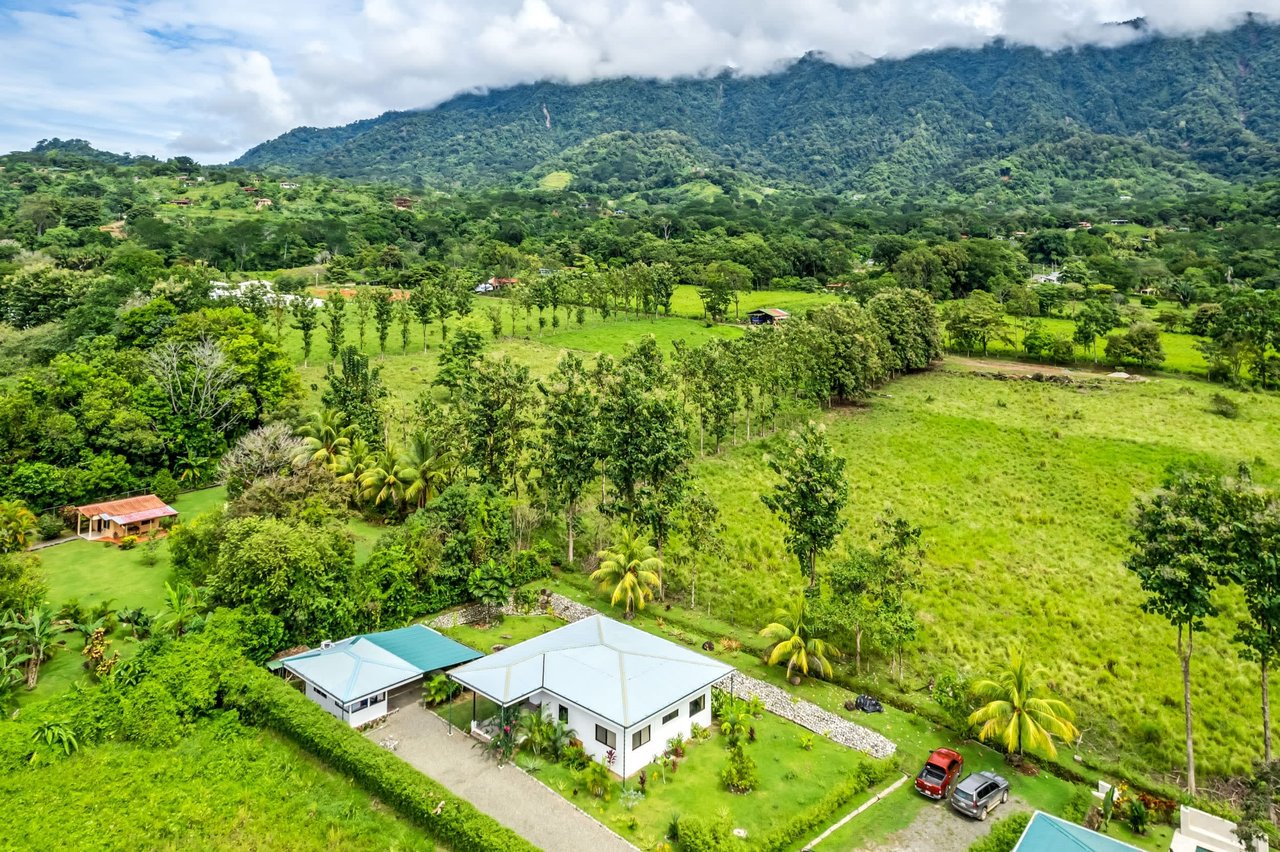 Bright & Peaceful 3-Bedroom Home With Separate Workshop/Office Space & Stunning Views Of The Lush Mountains In Easy-Access Location In Ojochal Costa Rica