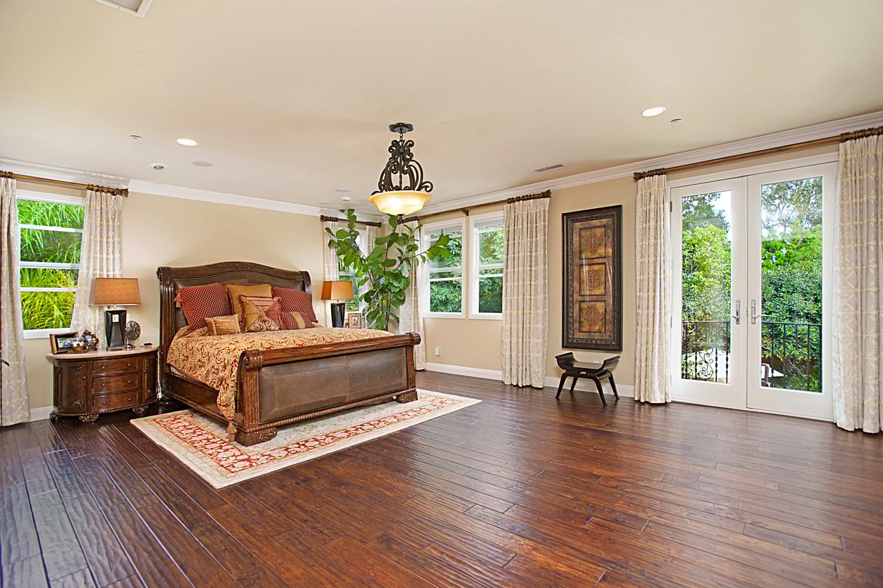 555 Lynwood