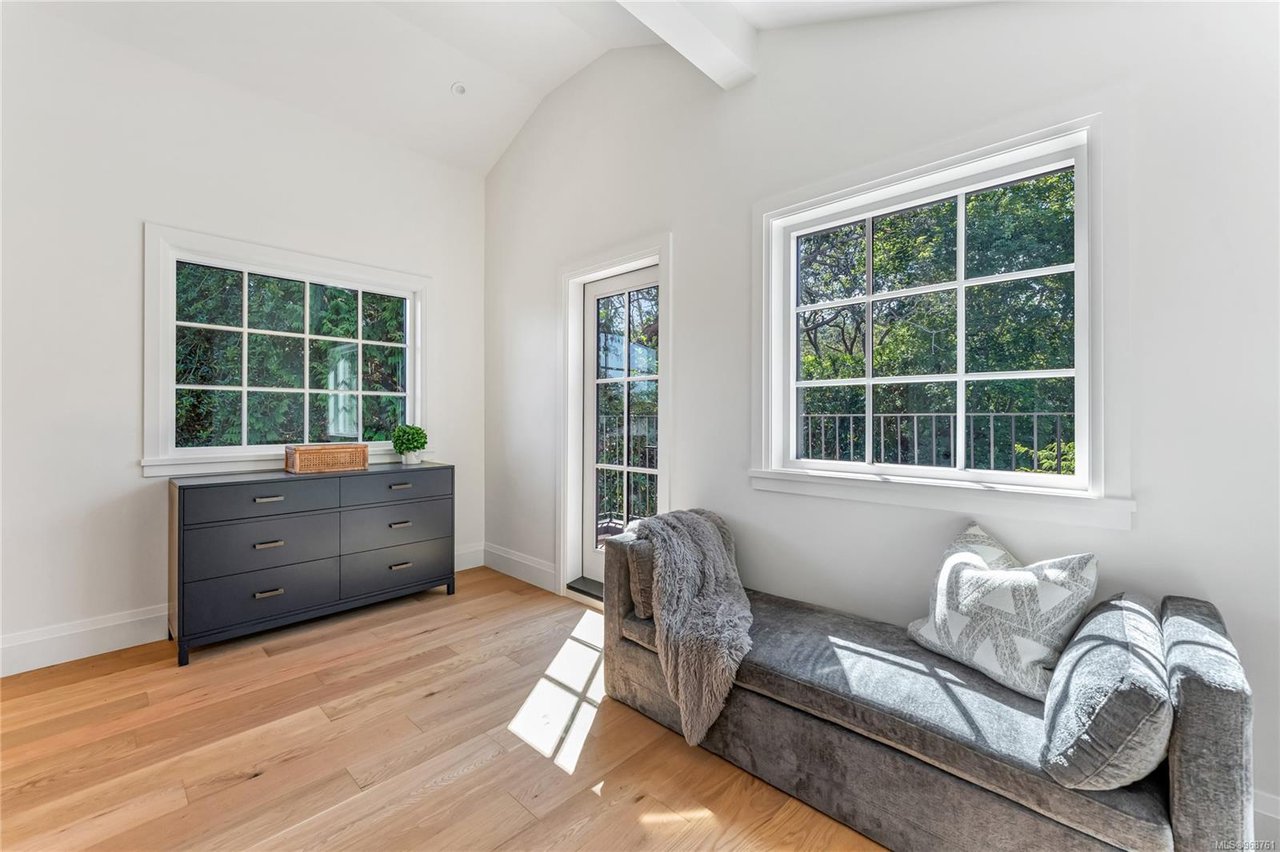 736 Falkland Rd, Oak Bay