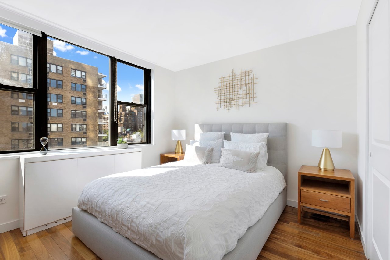 201 East 17th Street, 9F