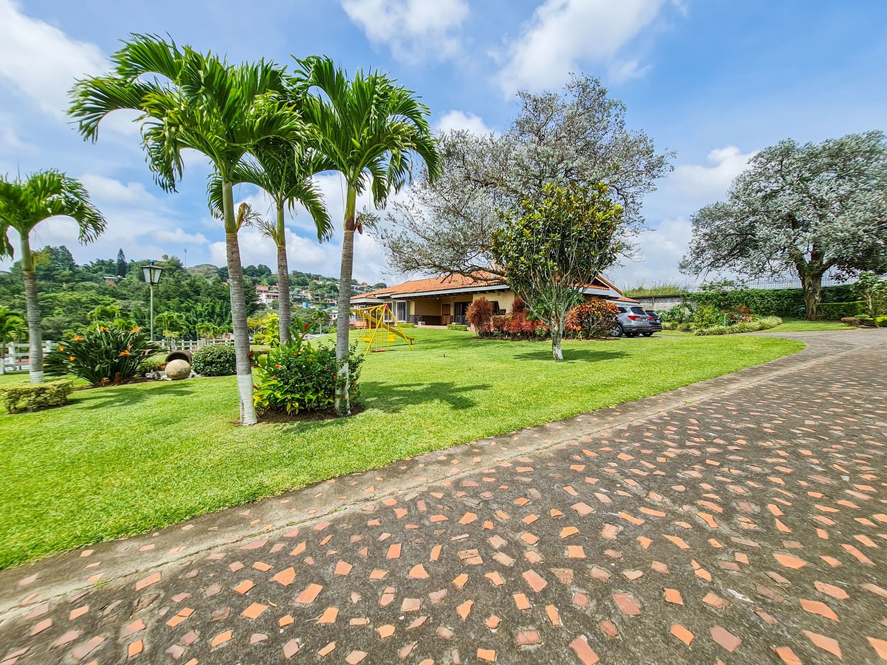Colonial Estate With Indoor Pool, Heredia