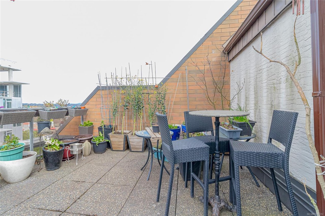 1109-1630 Quadra St, Victoria