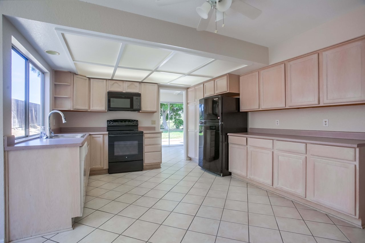 7114 Columbine Dr