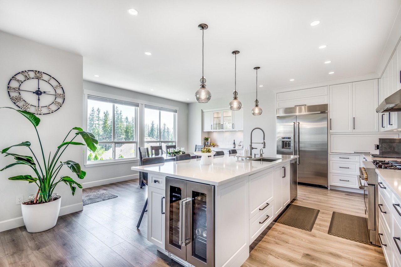 12 Greenleaf Dr