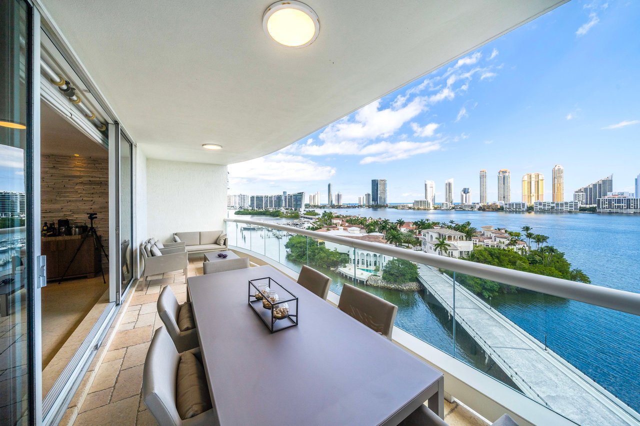 6000 Island Blvd Unit: 1007