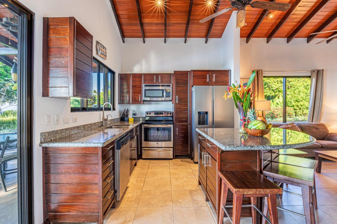 Whale Tail View Home, Dominical, Puntarenas