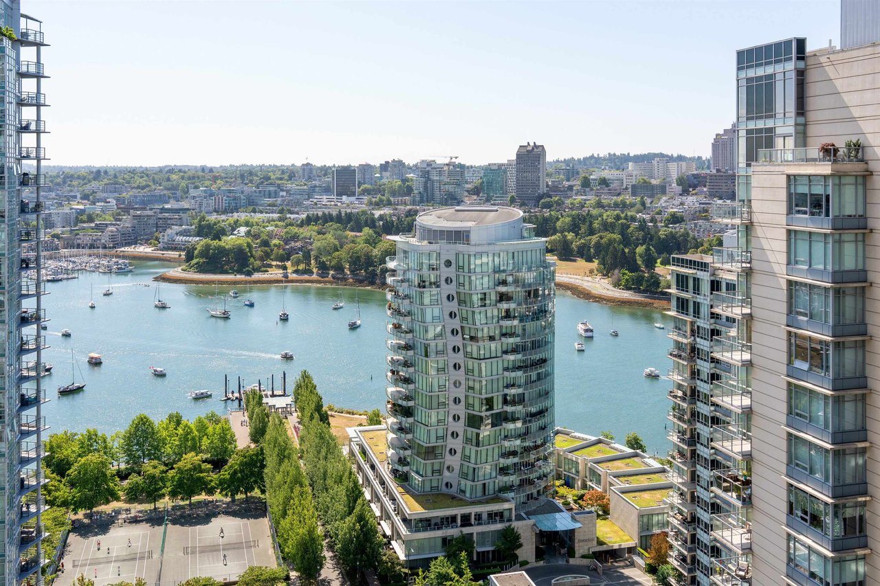2703-455 Beach Cres