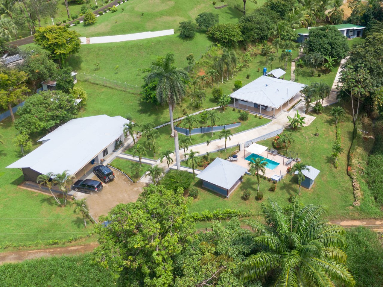 Three home stunning estate close to Quepos