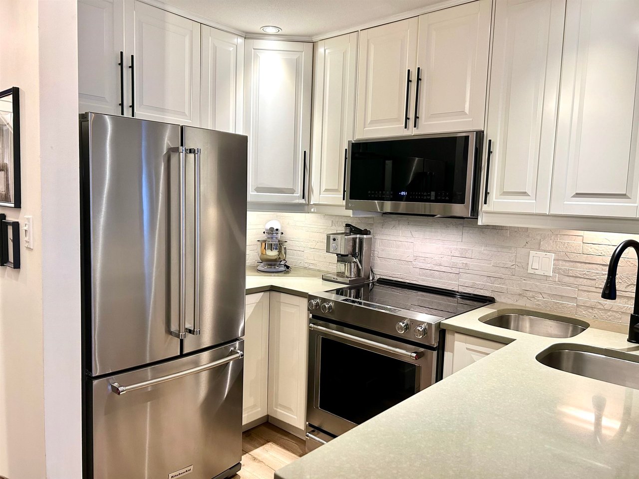 103-1274 Barclay St