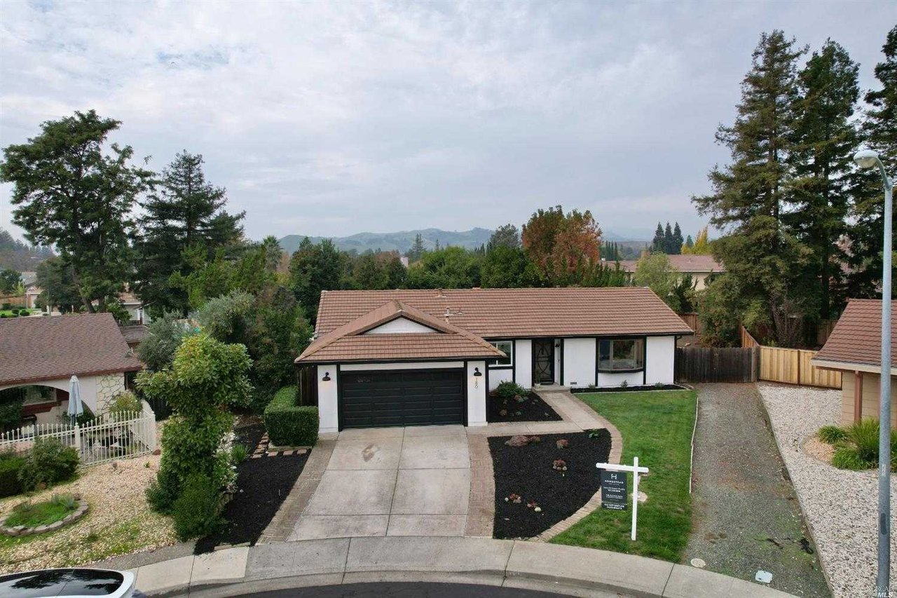 780 Persimmon Pl