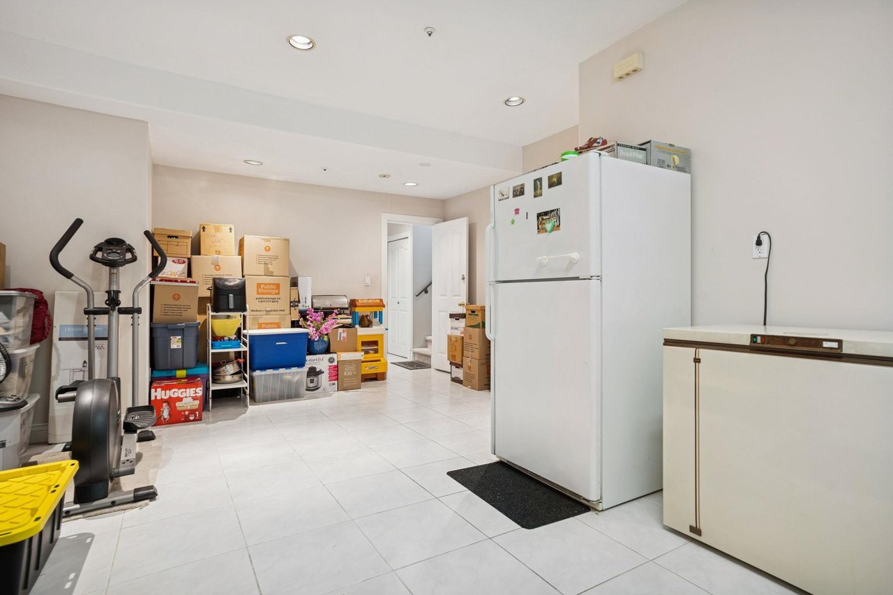 2085 Qualicum Dr