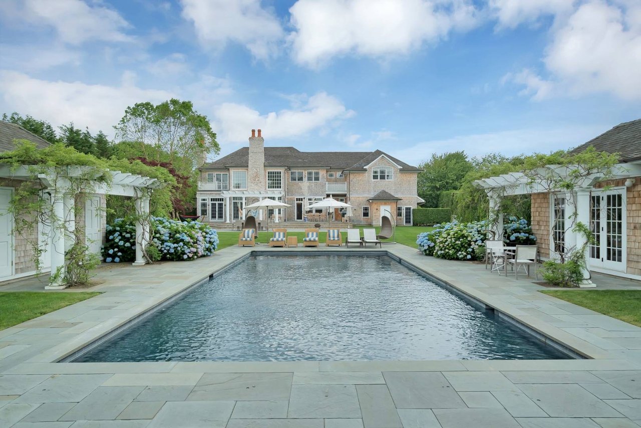 25 Swans Neck Ln