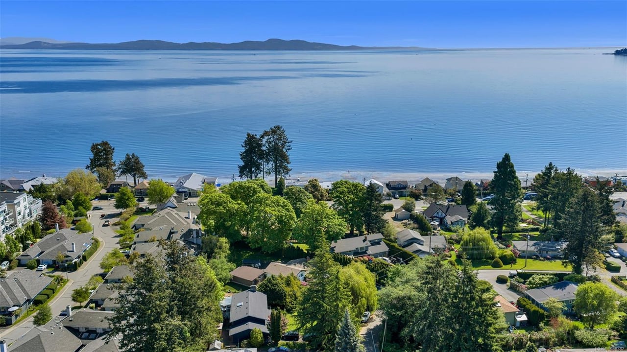 989 Abbey Rd, Saanich