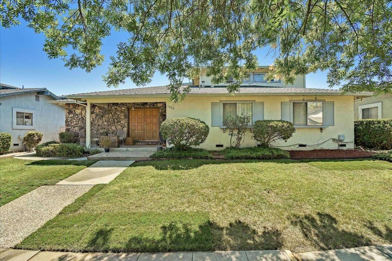 5828 El Zuparko DR