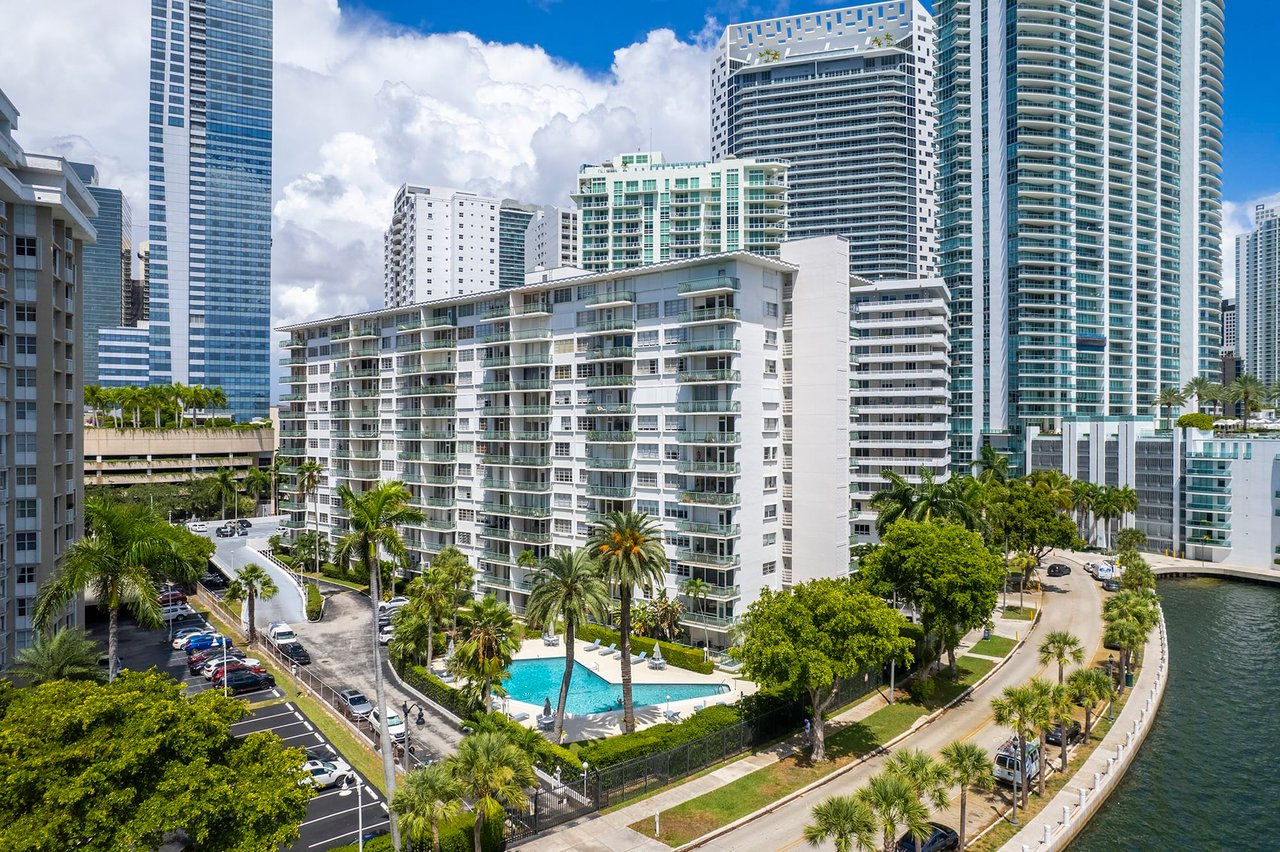 1408 Brickell Bay Dr Unit: 807