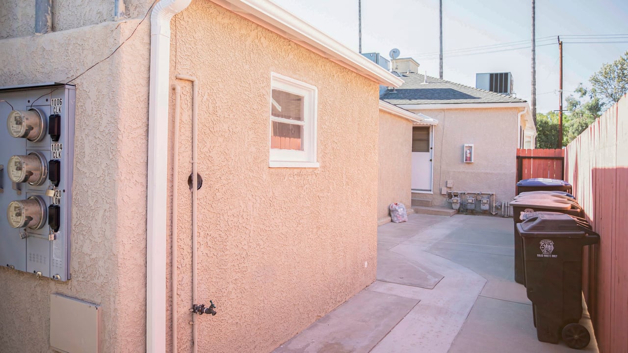 4-Plex in Prime Burbank Area with Great Upside Potential 