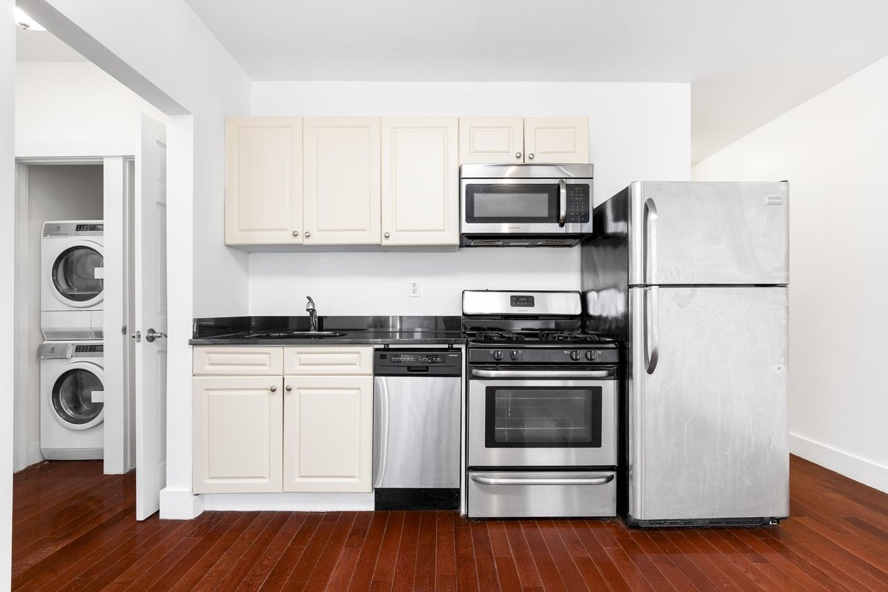 216 Macon Street, Apt 7
