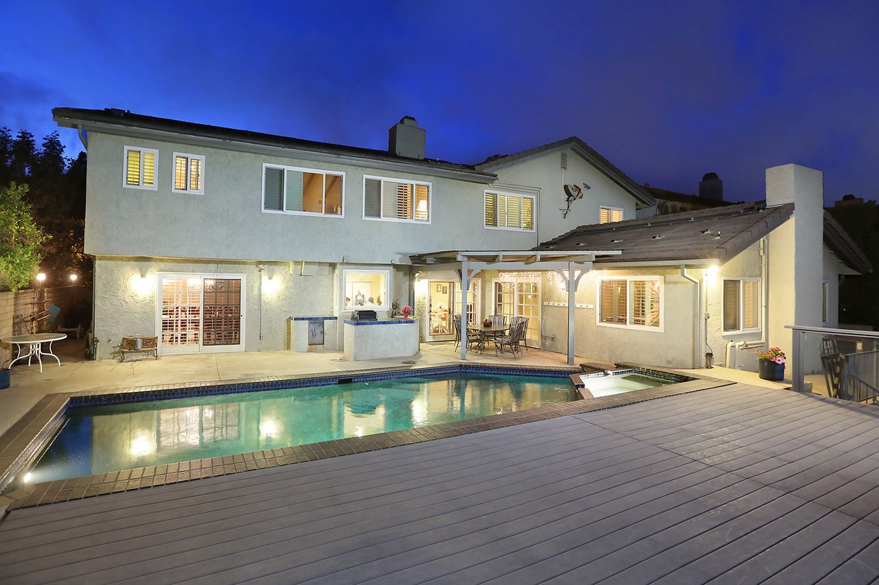 2515 Flintridge Dr