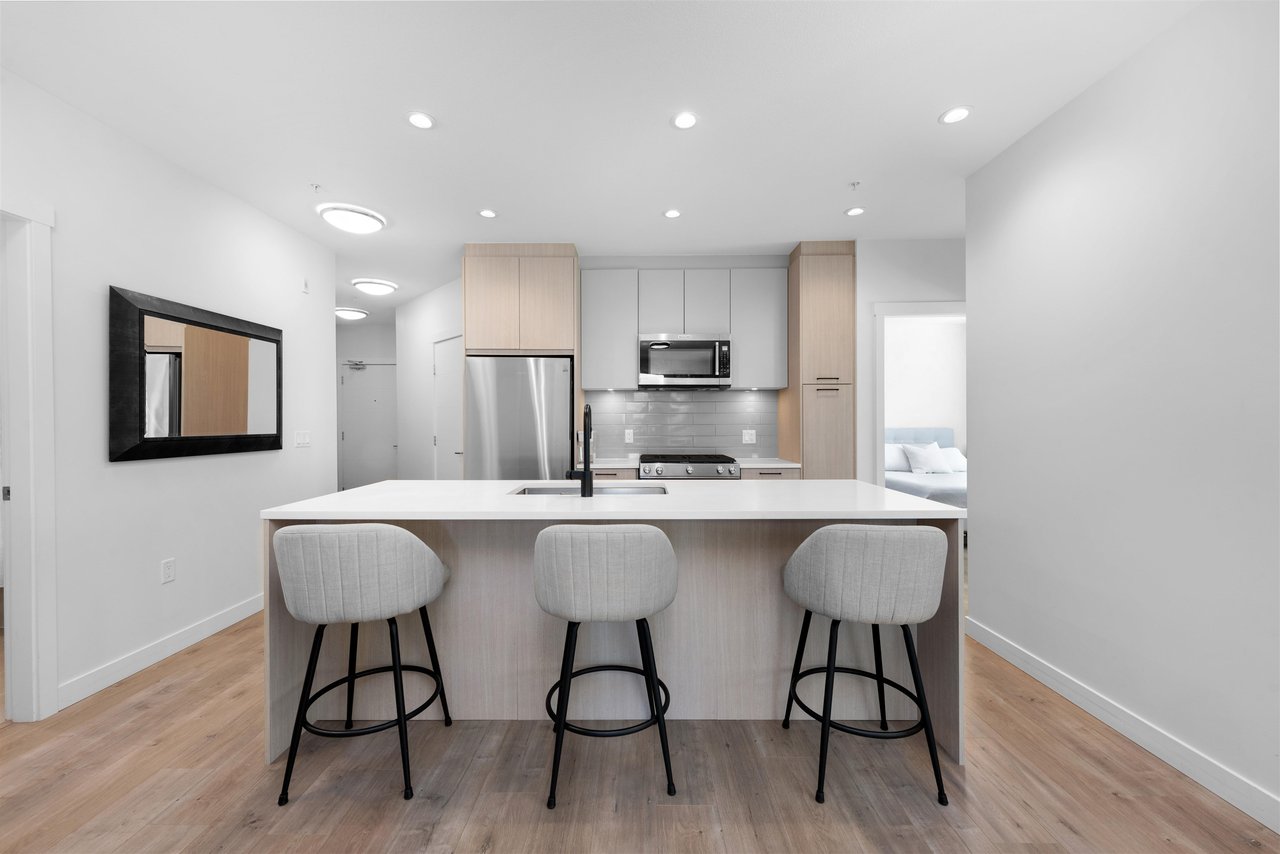 105-707 Como Lake Ave