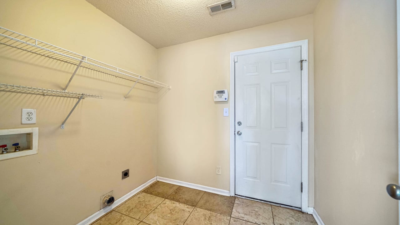 113 NW Imogene Way