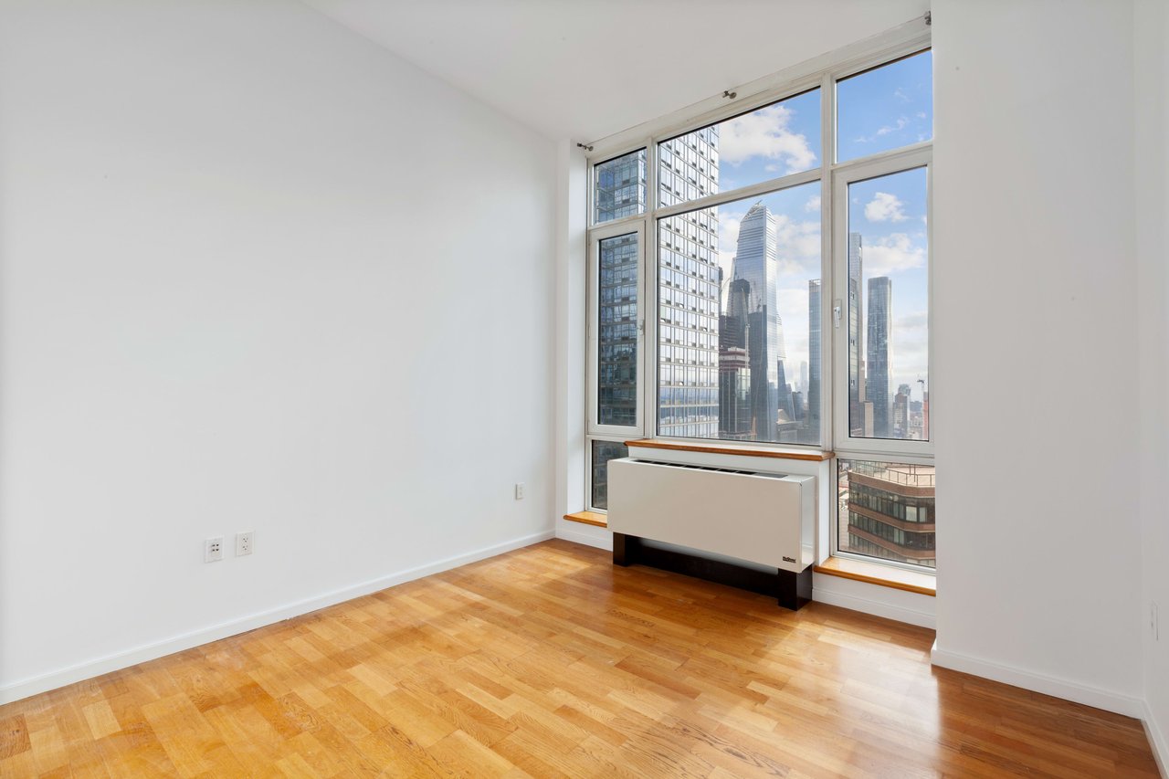 635 W 42nd St, Unit 30J