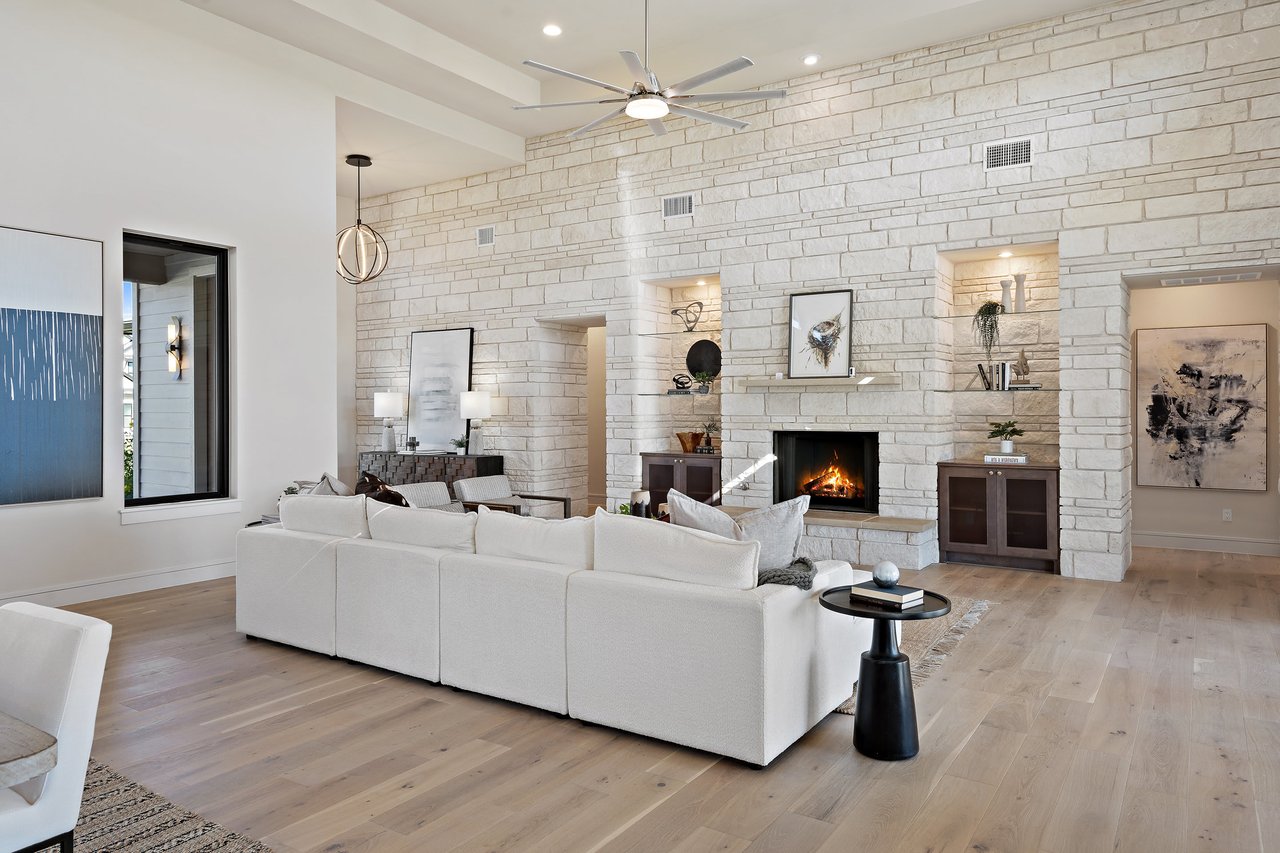 Bee Caves Single Story with Air Conditioned 2nd 2-Car Garage/ADU
