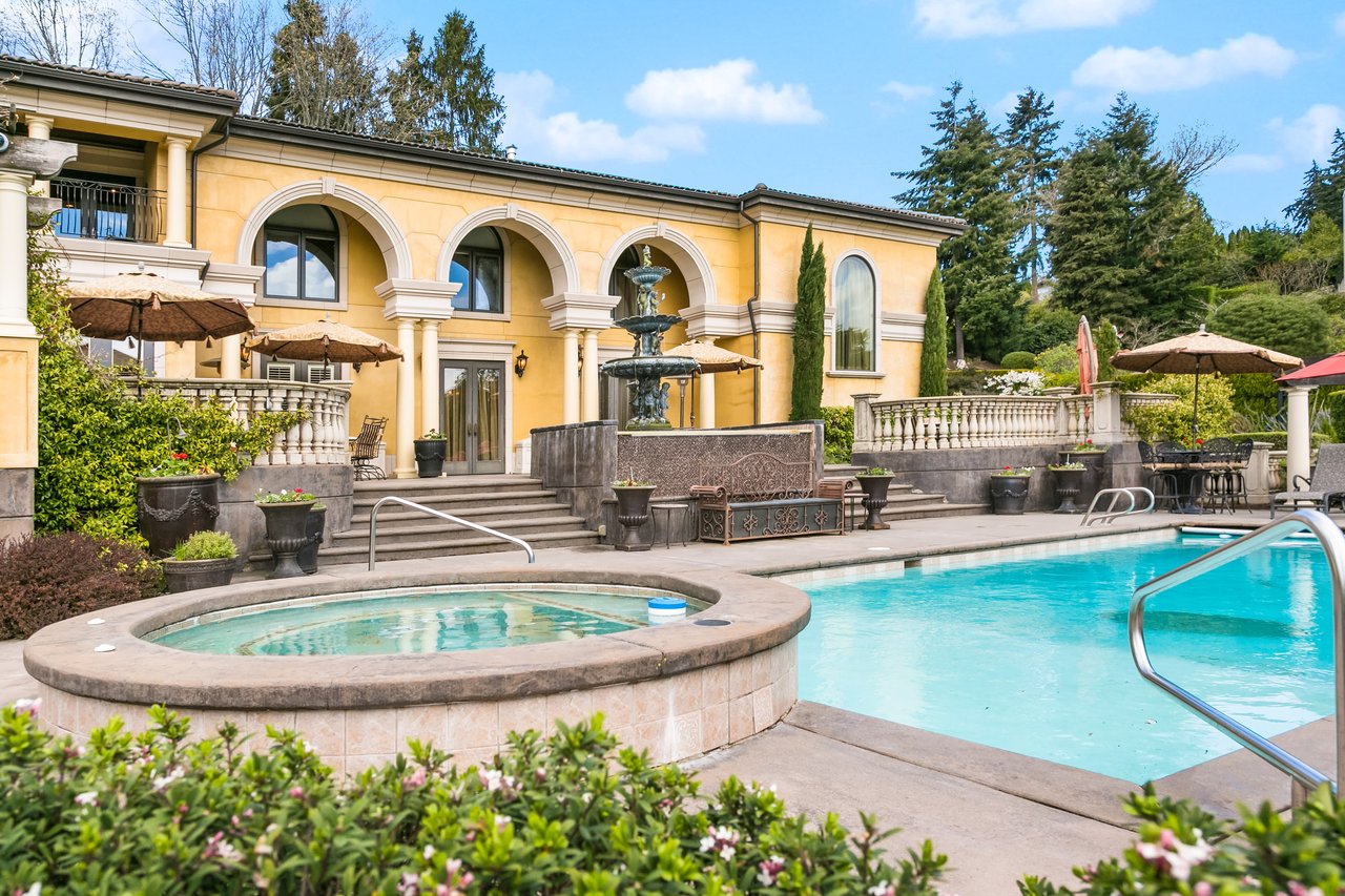 Clyde Hill Villa 