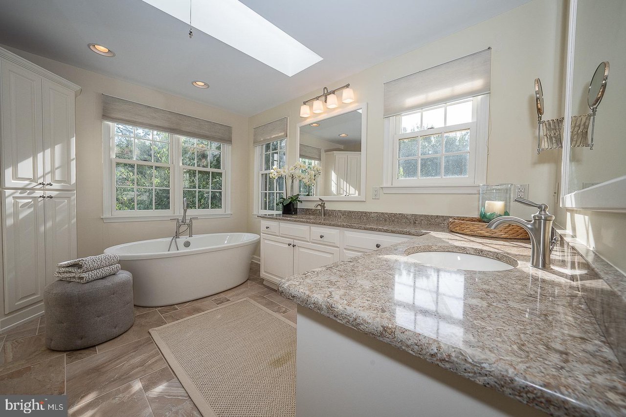 25 Autumn Hill Ln