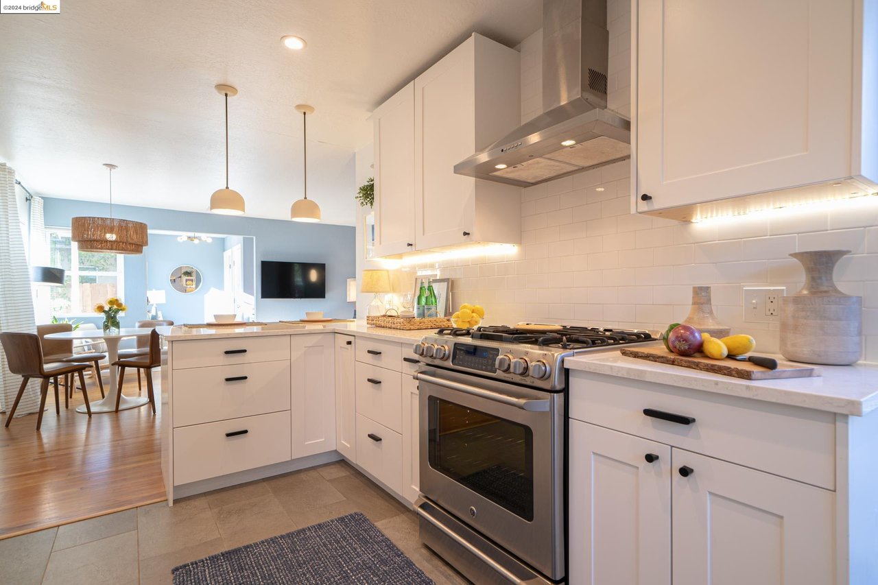 1319-1319A Curtis Ave