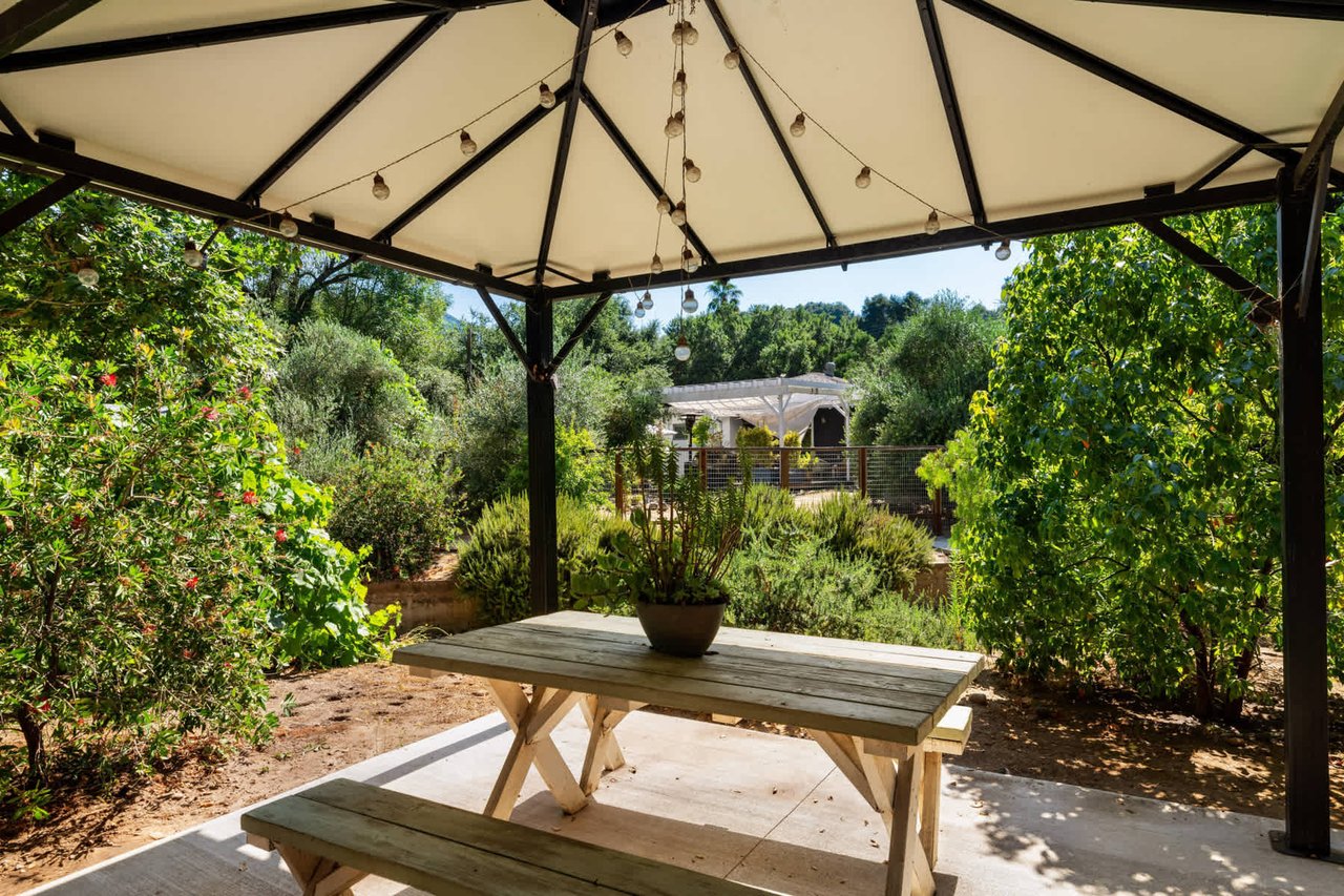 1518 Valley Drive, Topanga