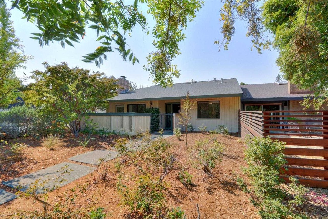 1405 Lake Boulevard