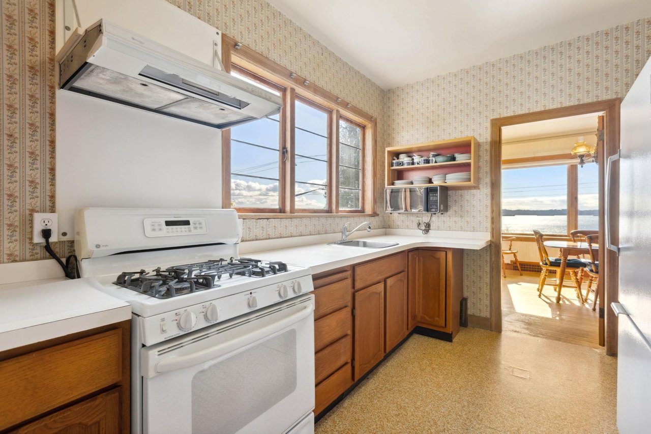 3379 Marine Dr