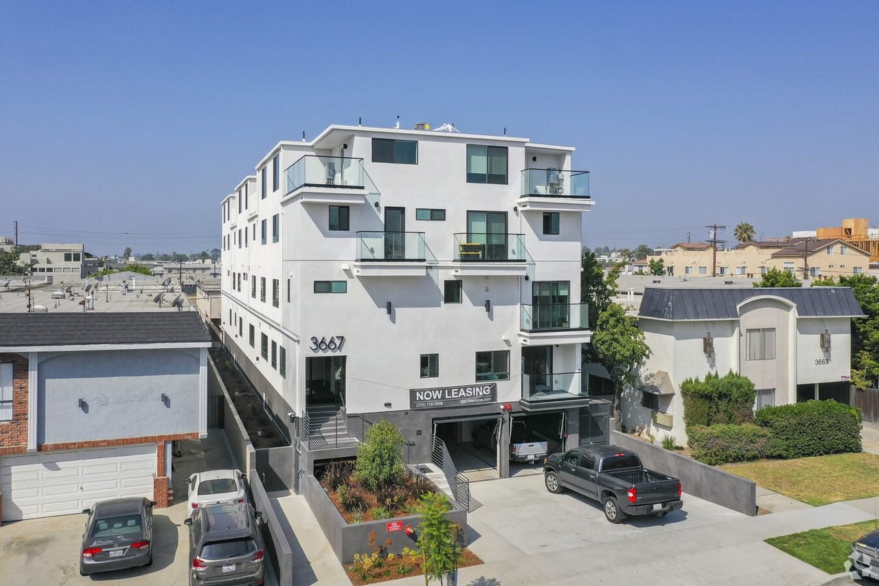 3667 Mentone Ave (10 Units)