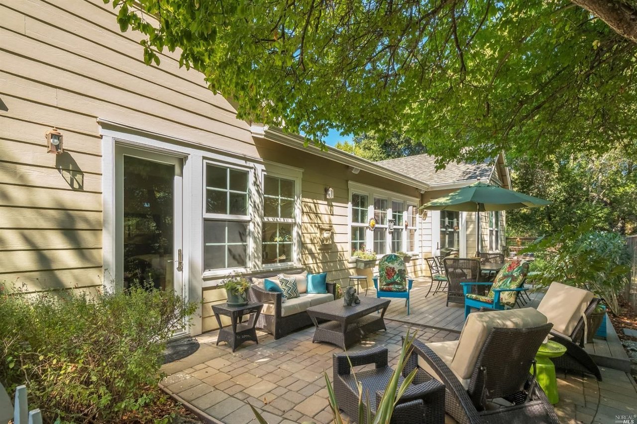 7 Creekview Ct