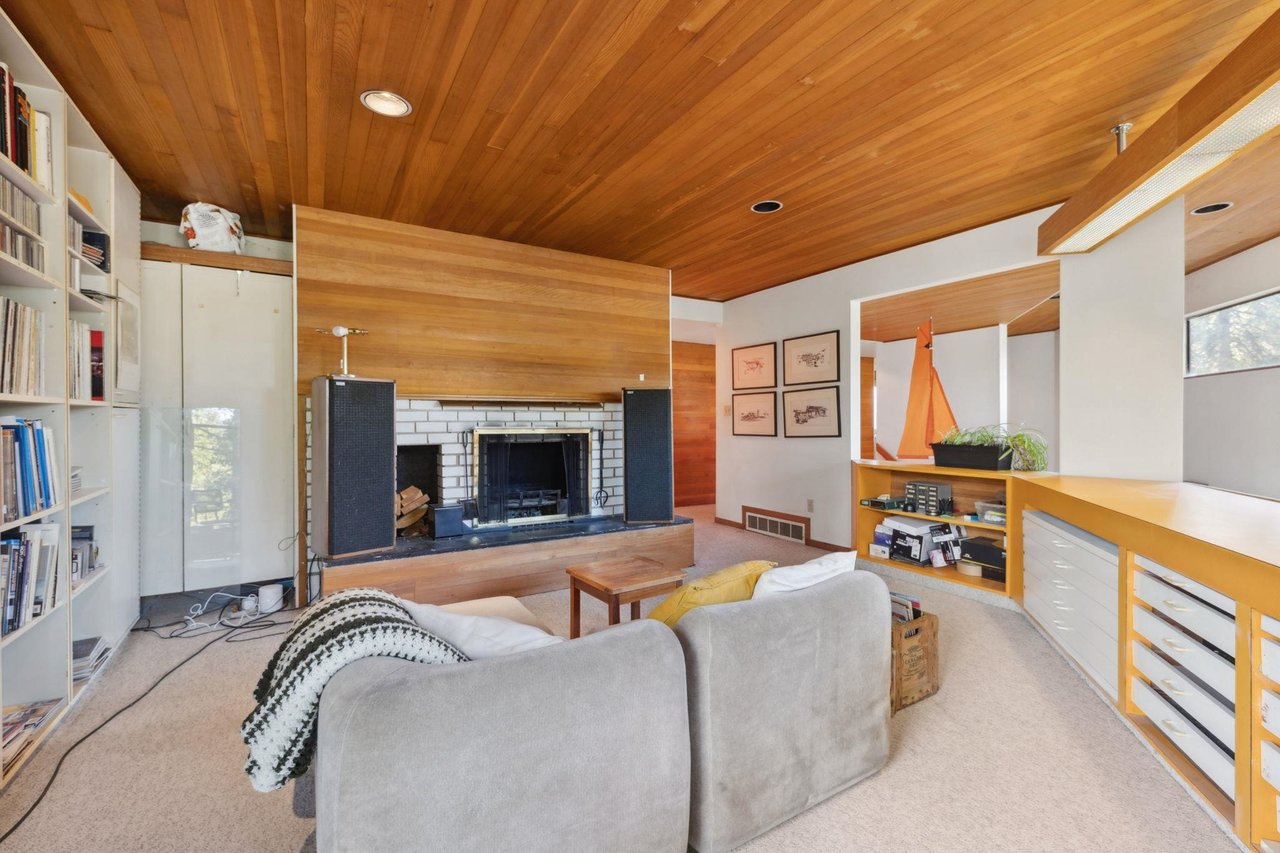 2240 Windridge Dr