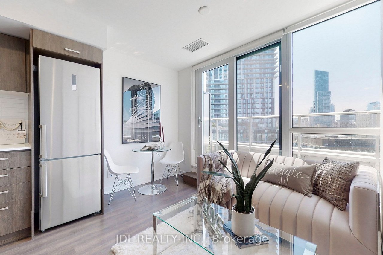 DE CONDOS BY MENKES