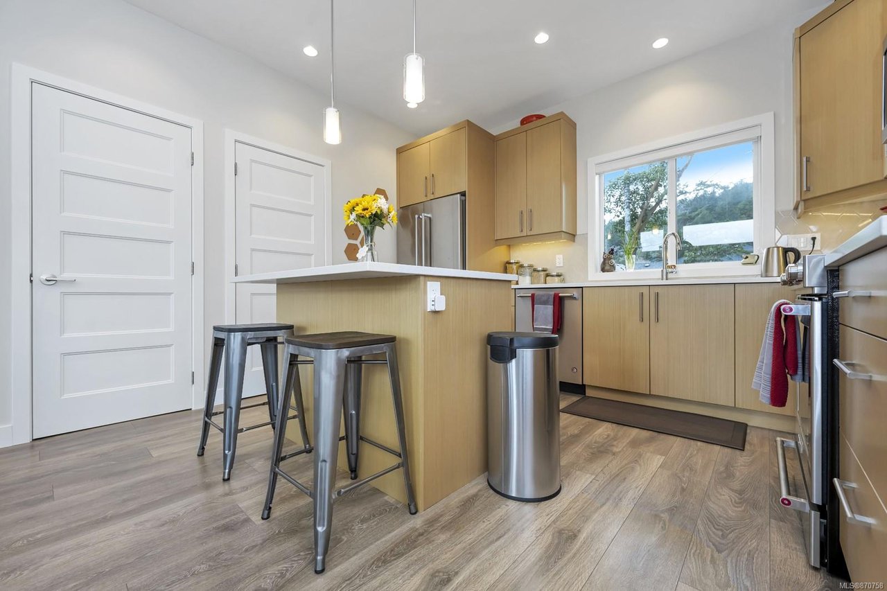 2214 Echo Valley Rise, Langford
