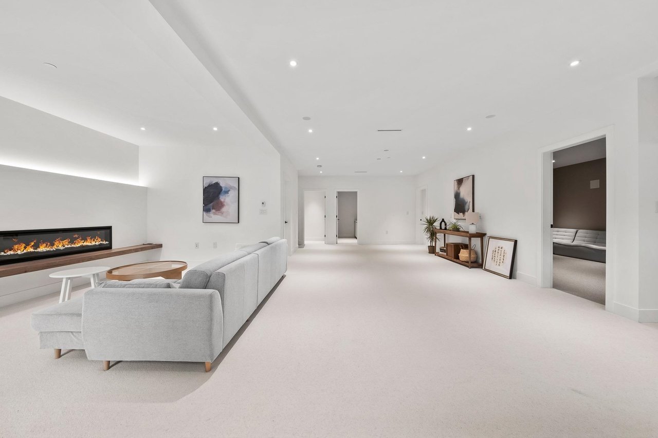 3227 W 35th Ave