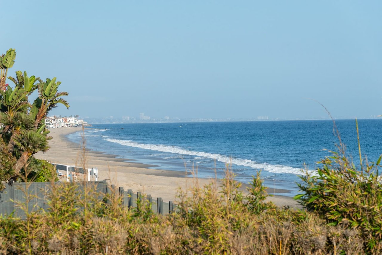 100’ of Paradise on Carbon Beach