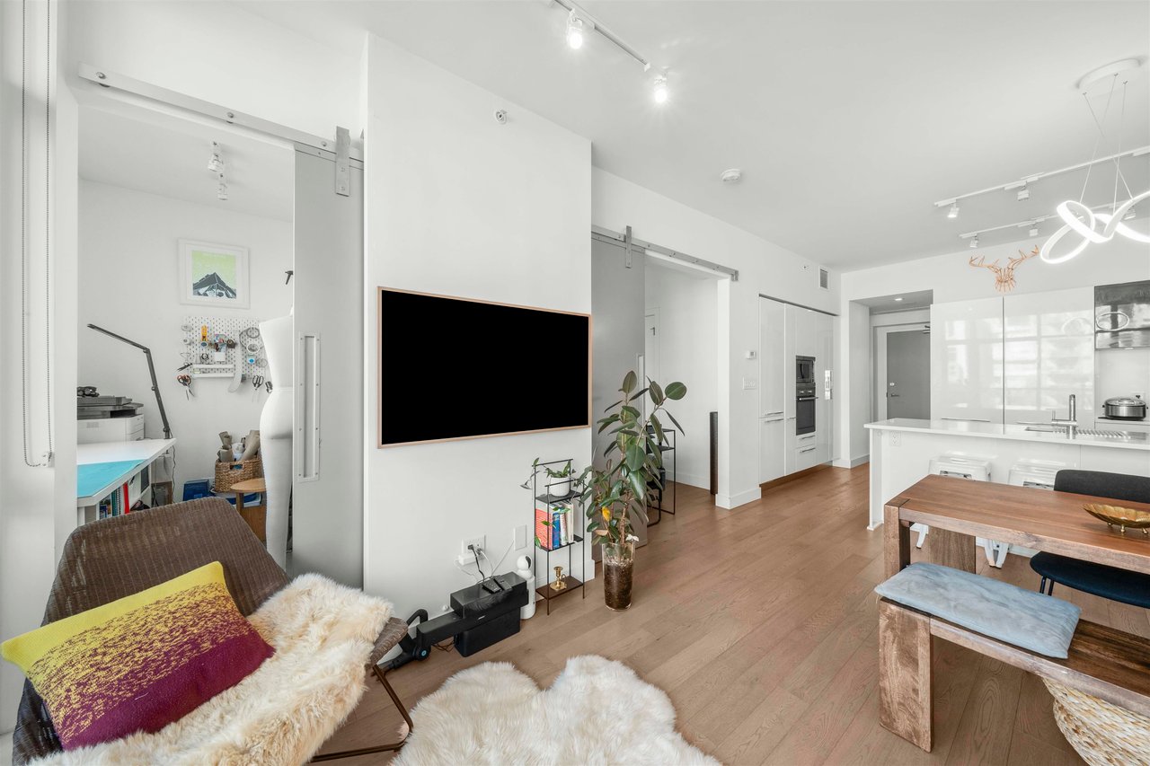 311-108 E 1st Ave