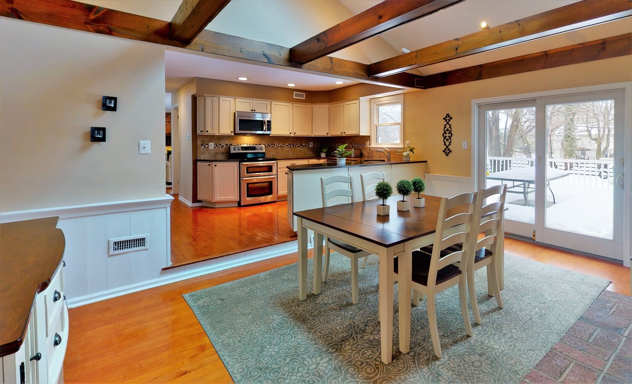 32 LAWRENCIA DR